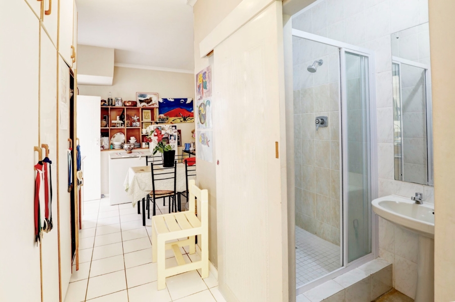 5 Bedroom Property for Sale in Loevenstein Western Cape